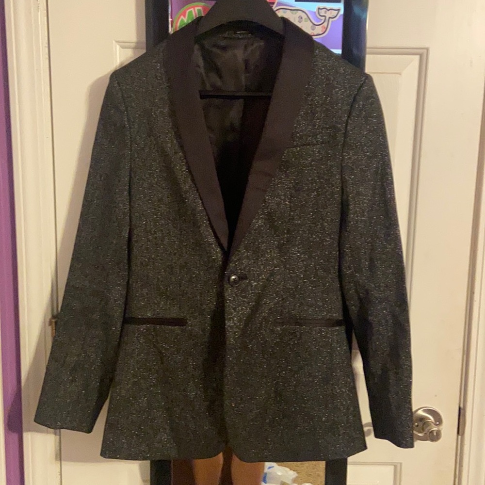 Only worn twice and I’m not gonna wear it again so need to get rid of it!!